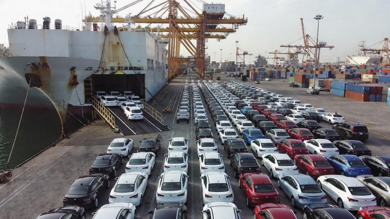 Поставки автомобилей из Китая в РФ рухнули несмотря на общий рост экспорта